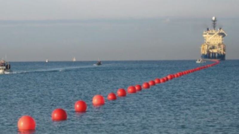 Read more about the article Começou a ser instalado o cabo submarino de fibra ótica que liga o Brasil a Portugal